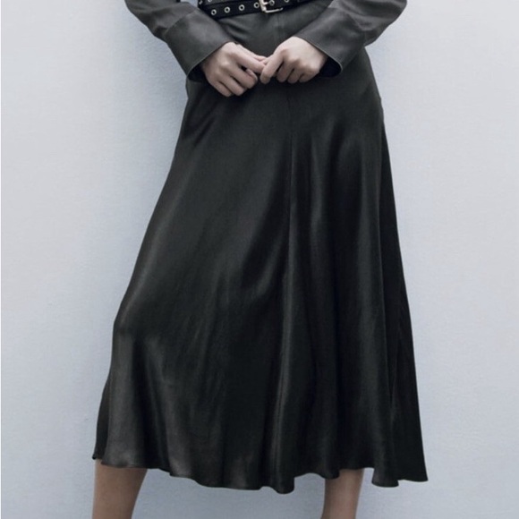NWT Zara New Satin Effect Midi Skirt Size Small Dark Grey - Picture 1 of 4